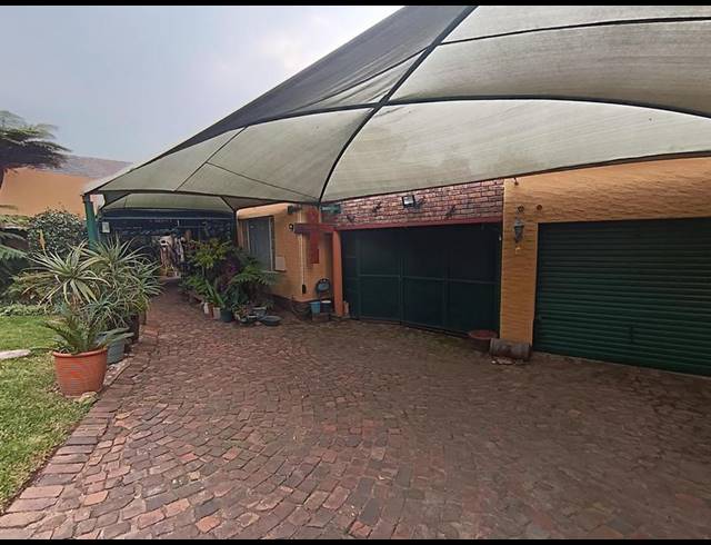 3 BEDROOM HOUSE FOR SALE IN WOODMERE